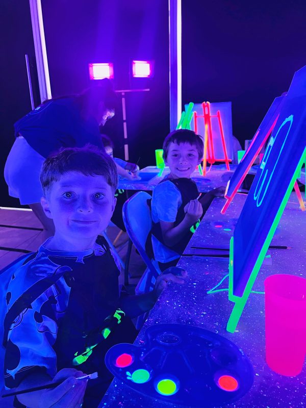 DOMINGO 1 DE JUNIO - HORARIO 11:00 a 12.30 hrs / Paint in the Dark /  ADULTOS + NIÑOS - Imagen 6