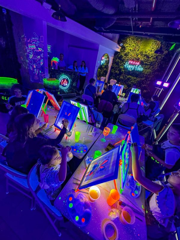DOMINGO 1 DE JUNIO - HORARIO 11:00 a 12.30 hrs / Paint in the Dark /  ADULTOS + NIÑOS - Imagen 3