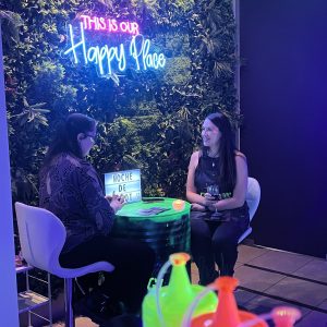 JUEVES 29 ENERO- HORARIO 19.30 a 21.15 hrs / Paint in the Dark + TAROT "BIENVENIDA 2026" / ADULTOS